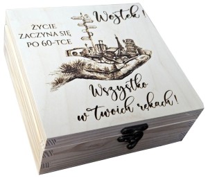 Szkatułka drewniana z grawerem – personalizowany prezent na urodziny