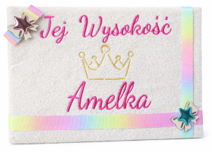 Urodzinowy prezent dla dziewczynki – haftowany ręcznik z imieniem